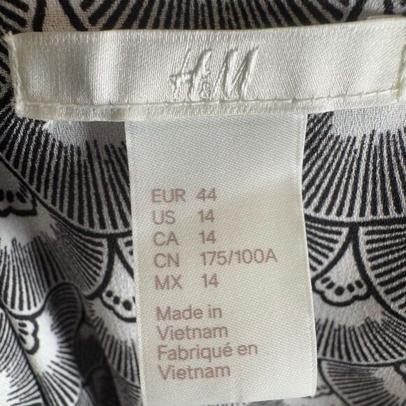 H&M black and white print shift dress size 14 - Picture 4 of 6